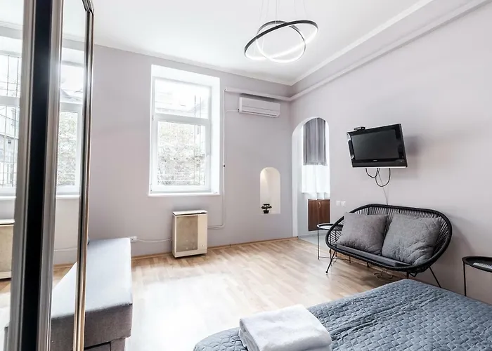 Midwheel Apartment 9