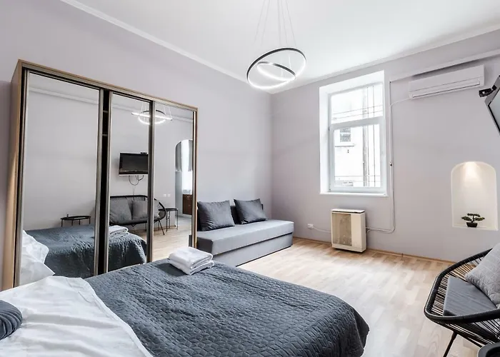Midwheel Apartment 9